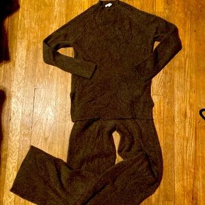 Nap brand pure cashmere two piece outfit in a gorgeous sable color.